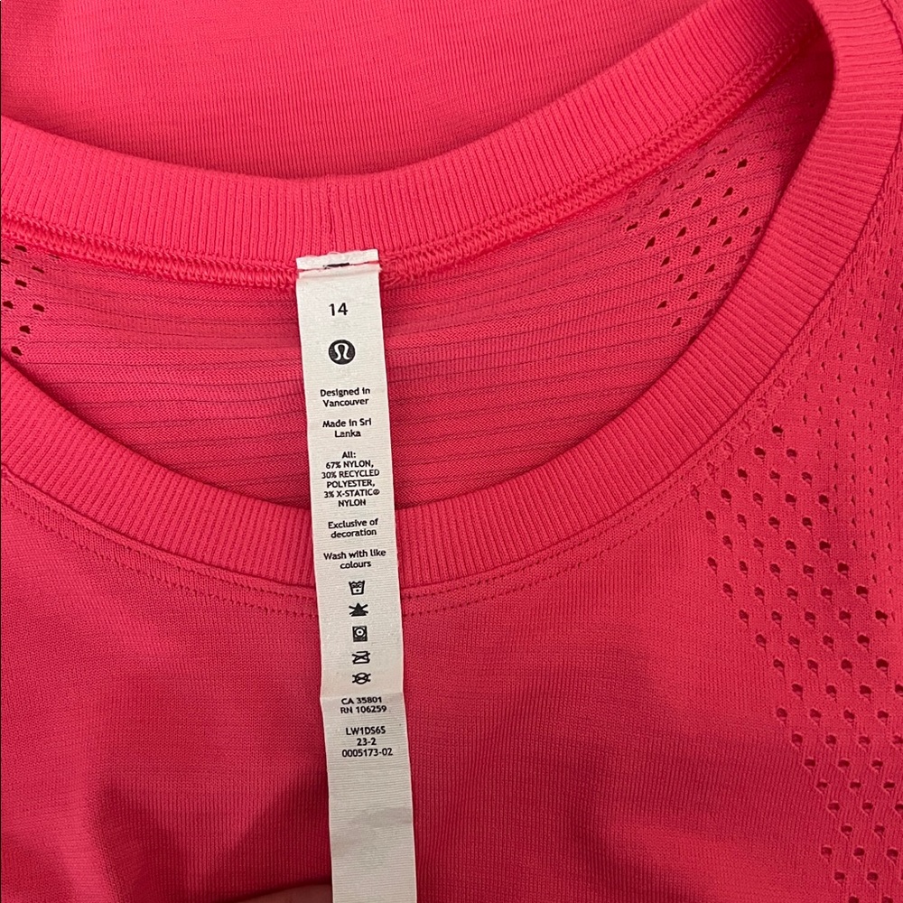 Lululemon Train to Be Tank Top
Lip Gloss / Lip Gloss - Picture 12 of 14
